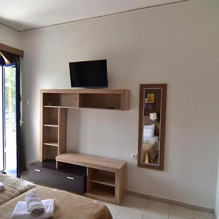 伊利达诺斯酒店