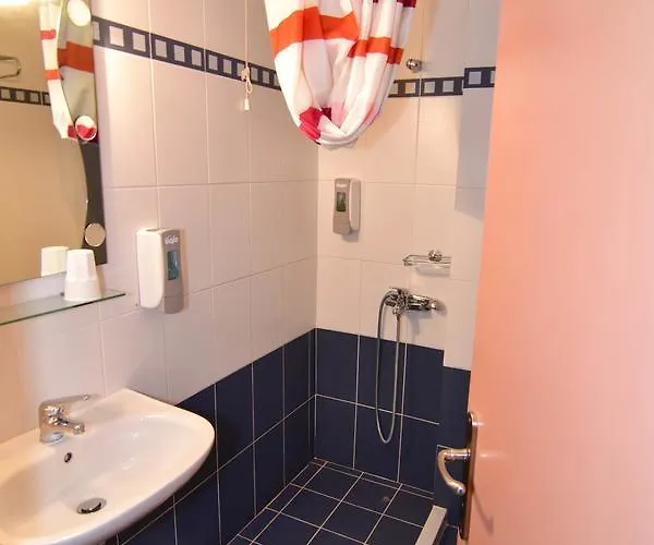 伊利达诺斯酒店